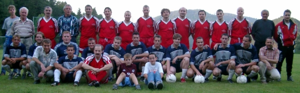 Spiel auf dem neuen Trainingsplatz: 1. Mannschaft und AH, 10.9.2004